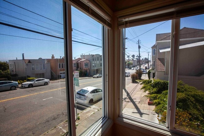 Photo - 700 Unit 704