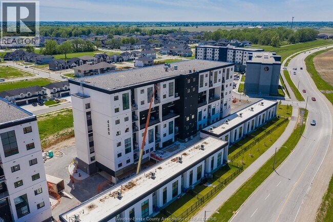 Photo - 4300 Laurier Pkwy Unit 539
