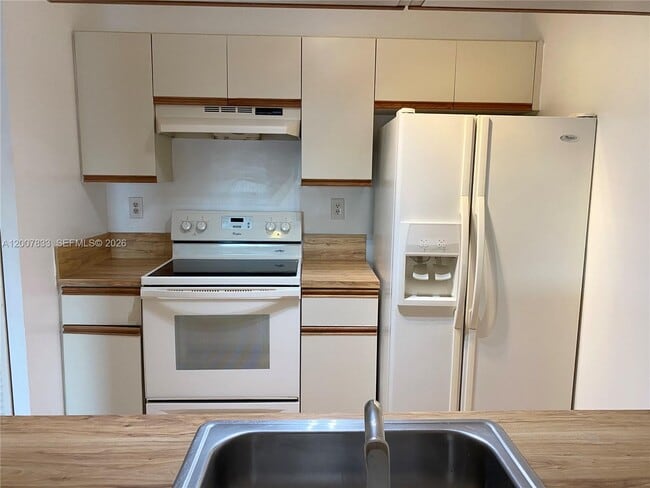 Building Photo - 11251 SW 13th St Unit 201