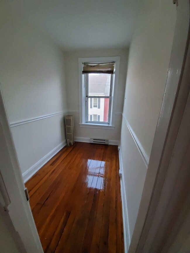 Photo - 27 S Locust St