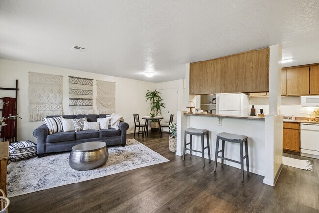 1BR, 1BA - 888SF