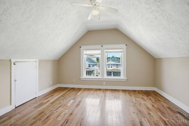 Photo - 2429 Robertson Ave Unit 2
