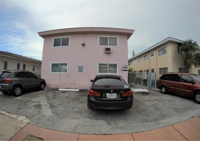 Building Photo - 744 85th St Unit 3