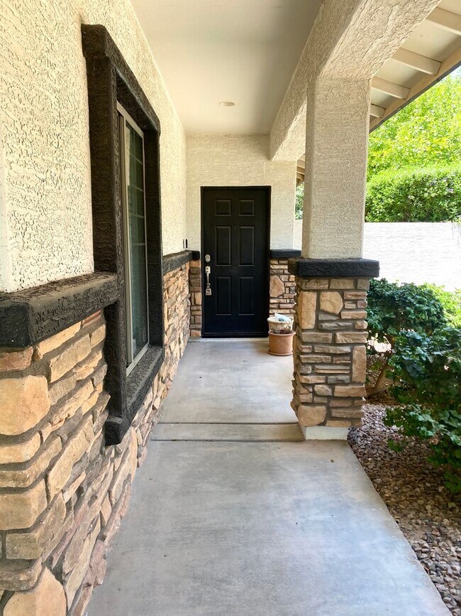 Photo - **BEAUTIFUL 3BEDROOM/2BATHROOM HOME LOCATE...