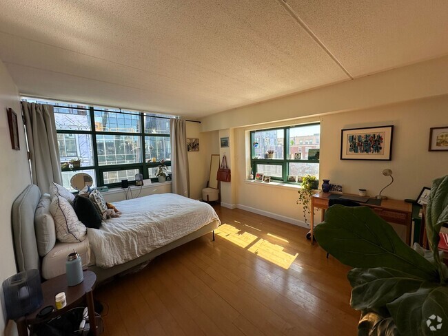 Building Photo - 108 Peterborough St Rental