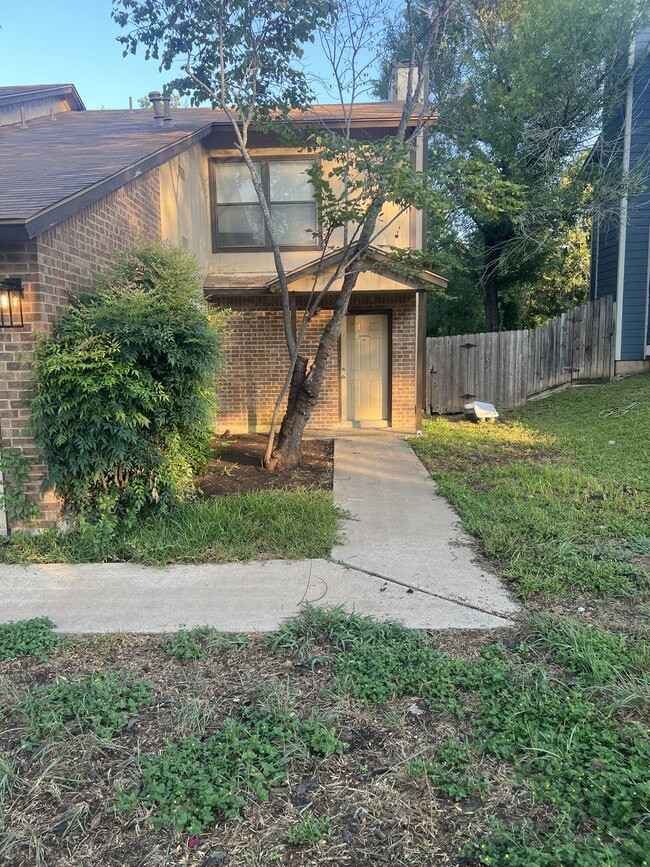 Unit B entrance - 9010 Sedgemoor Trl Townhome