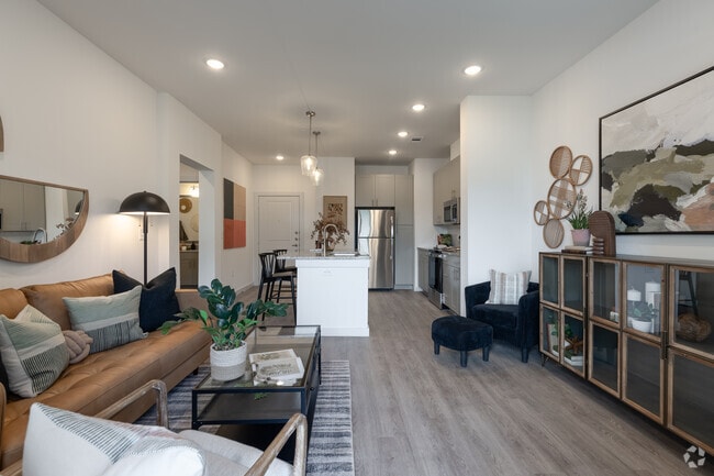 1BR, 1BA - 677SF - Living Room