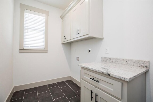 Photo - 108 White Oak St