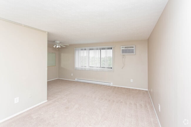 1BR, 1BA - 650 SF