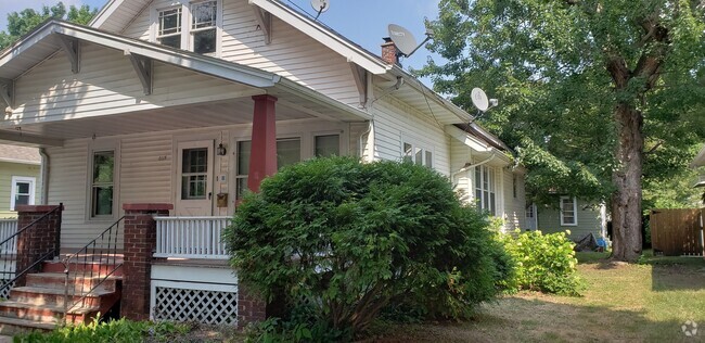 Building Photo - 1335 Prospect Ave Unit Front House