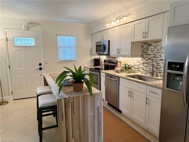 Photo - 960 7th St S