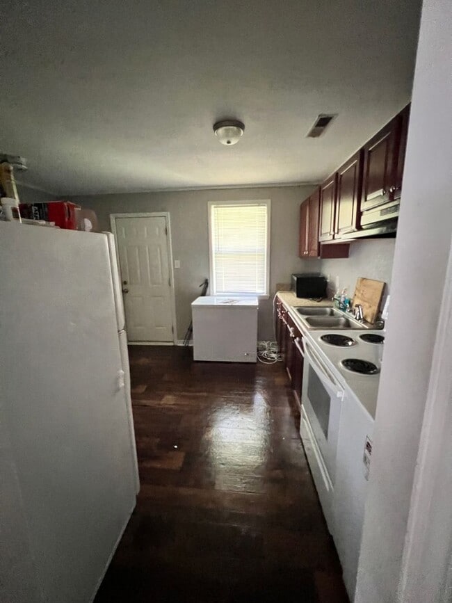 Photo - Charming two bedroom one bath duplex that ...
