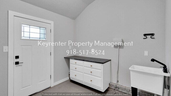 217 E 33rd Pl