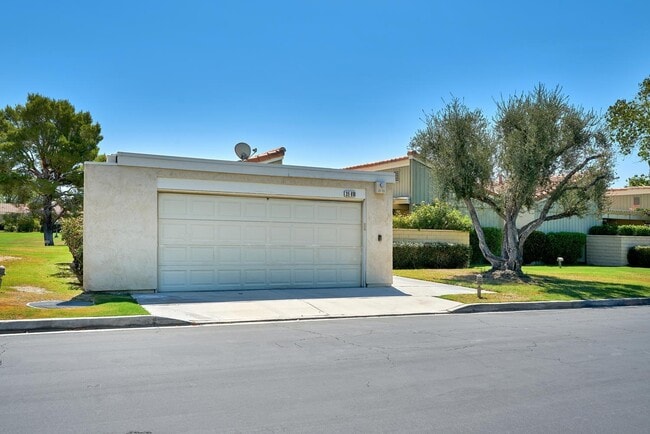 Building Photo - 39810 Bedford Dr Rental