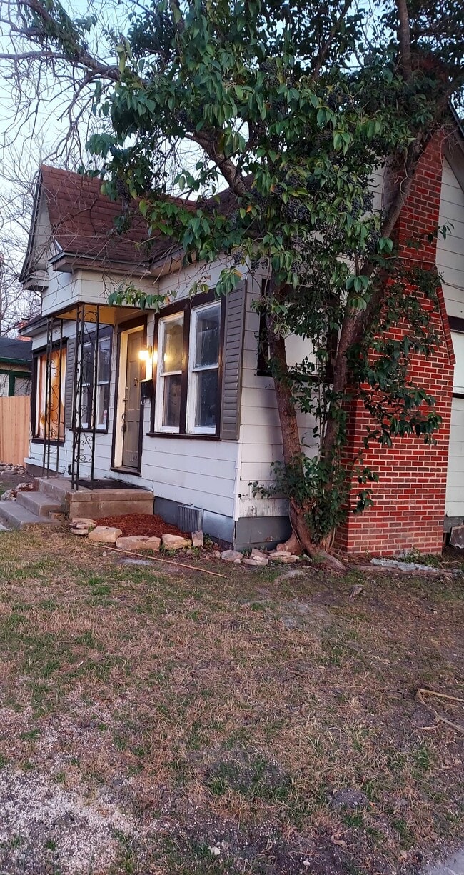 Building Photo - 1144 W Mulberry Ave Rental