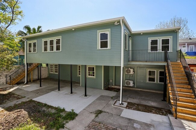 Photo - 720 Spain St