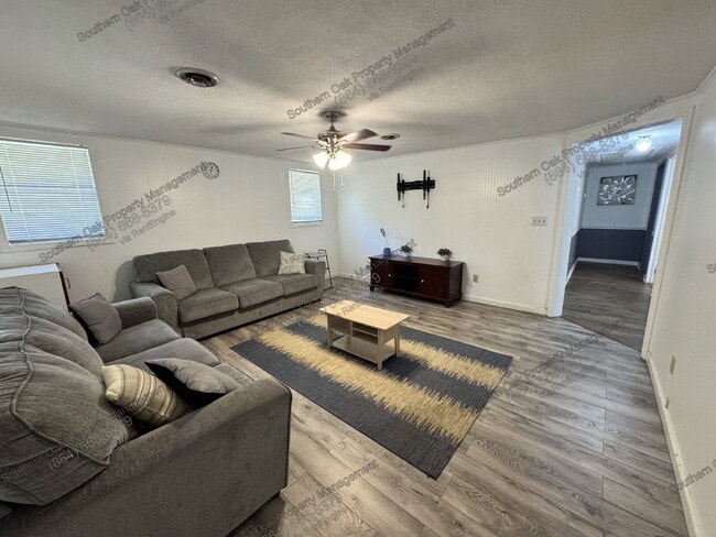 Photo - 709 Friendship Rd