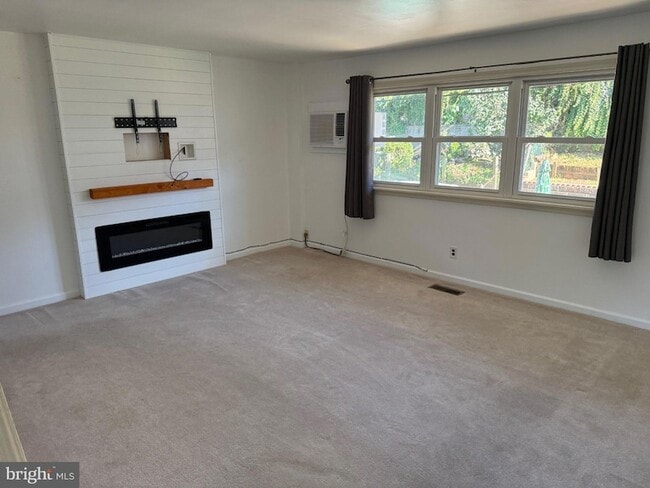 3555 Churchill Ln