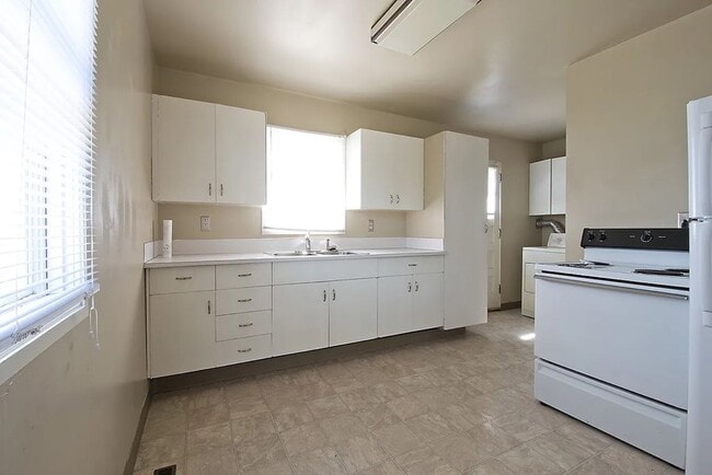Photo - 3 Bedroom House!
