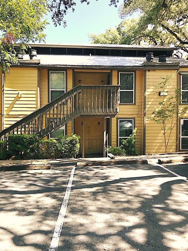 Building Photo - ESCALA - WEST CAMPUS - STUDIO