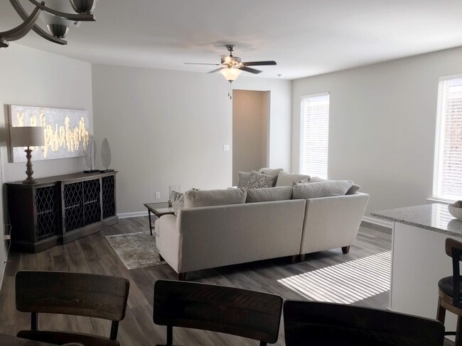 Photo - 1106 Foxtail Dr