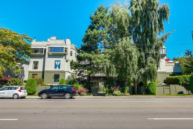 Building Photo - 17-3437 West 4th Avenue Unit 17