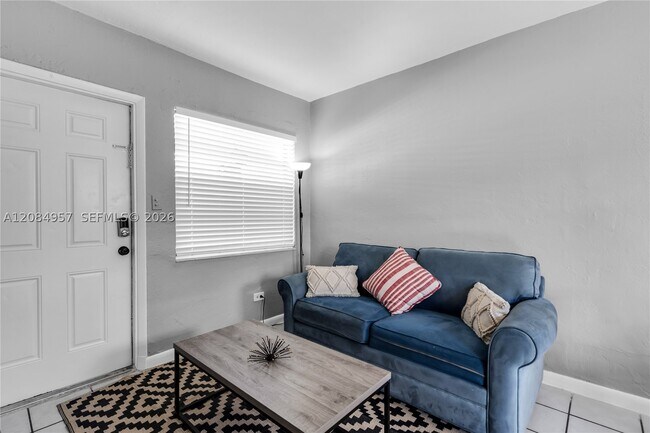 Photo - 105 SW 5th St Unit 3