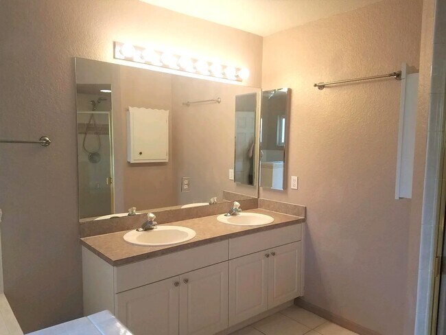 Photo - 9260 Sedgefield Rd