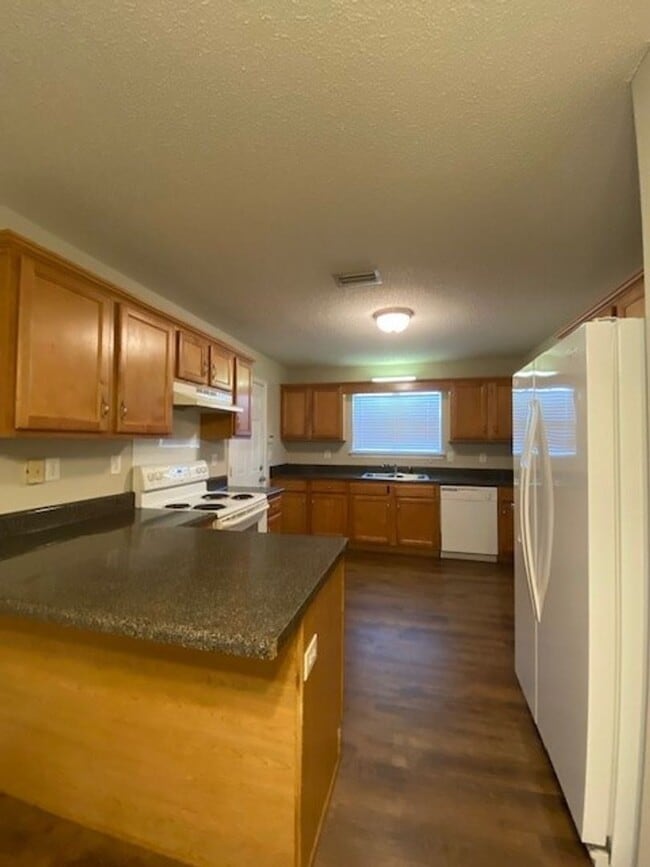 Photo - 25855 Argonne Dr