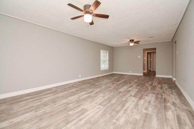Photo - 14631 Renault St