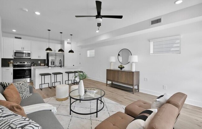 Photo - 8021 Cora St