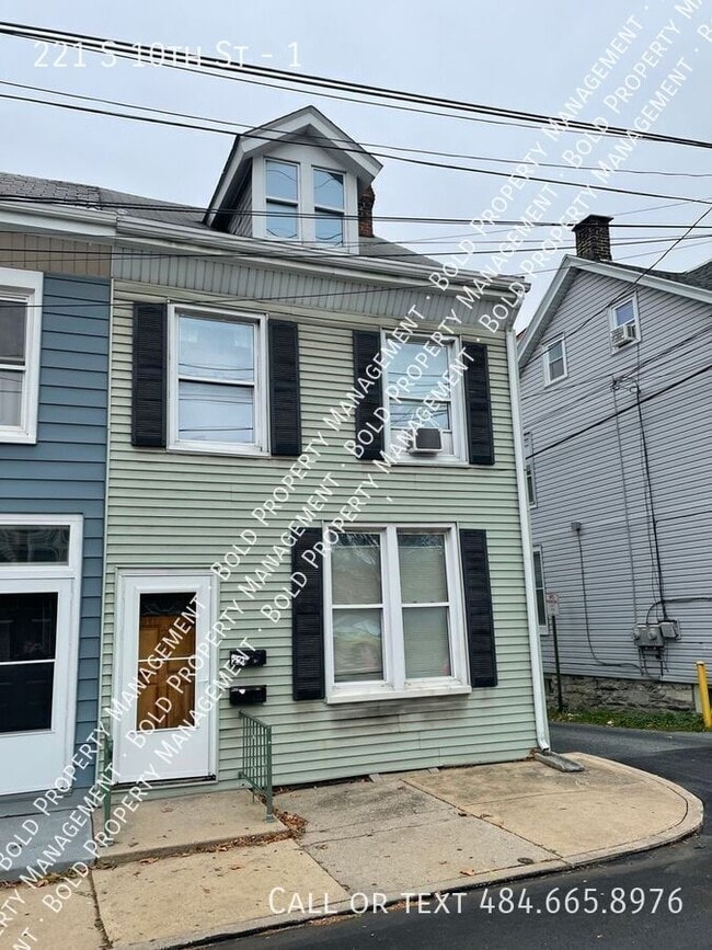 Building Photo - 221 S 10th St Unit 1