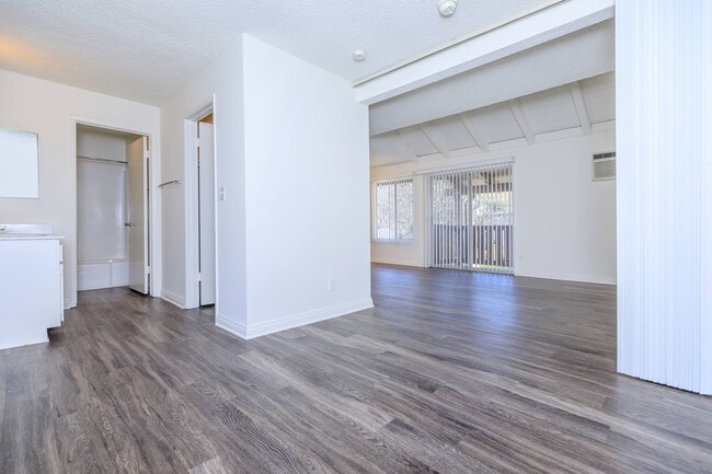 Country Hills Apartment Homes