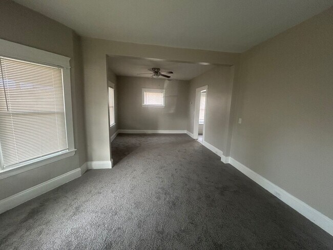 Photo - 2773 E 117th St Unidad DN