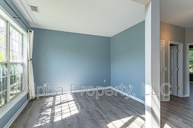 Photo - 504 Collingsworth Ln
