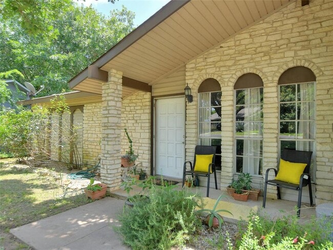 4911 Aberdeen Cir