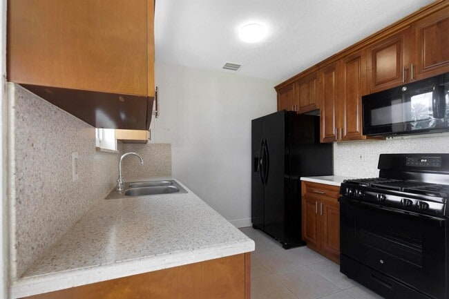 Photo - 585 NW 182nd Ter