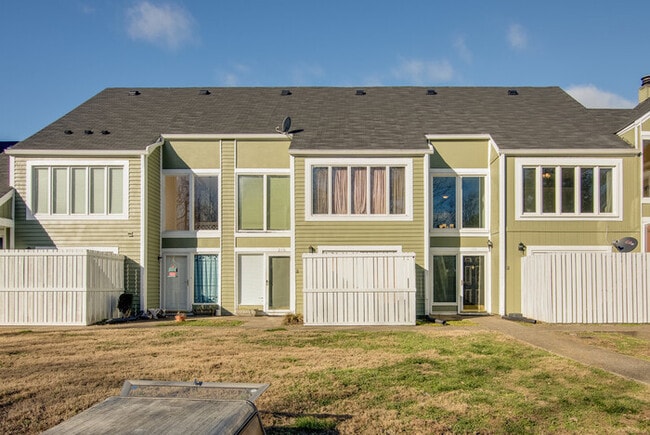 Building Photo - Amazing and spacious 3/2.5 Hermitage Townh... Rental