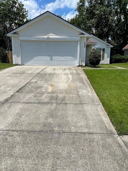 Photo - 210 Lytham Ct