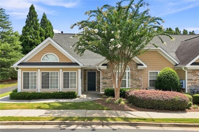 Photo - 3204 Village Ln