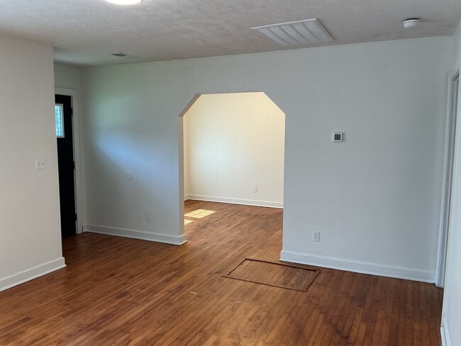 Photo - 105 Northside Dr