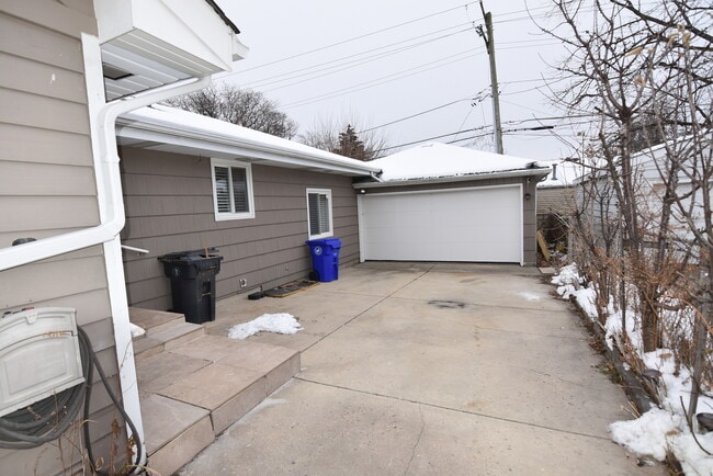 Photo - 8705 45th St