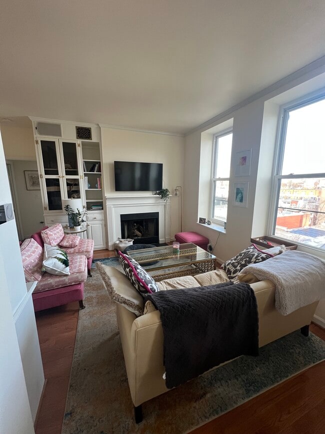 Building Photo - 1830 17th St NW Unit 604