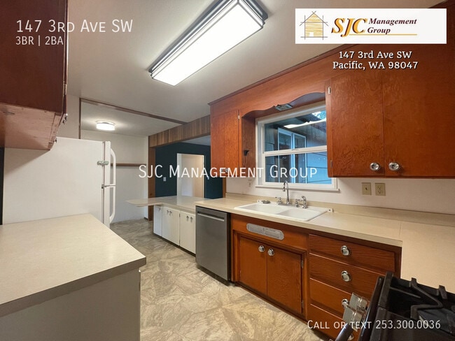 Photo - 147 3rd Ave SW