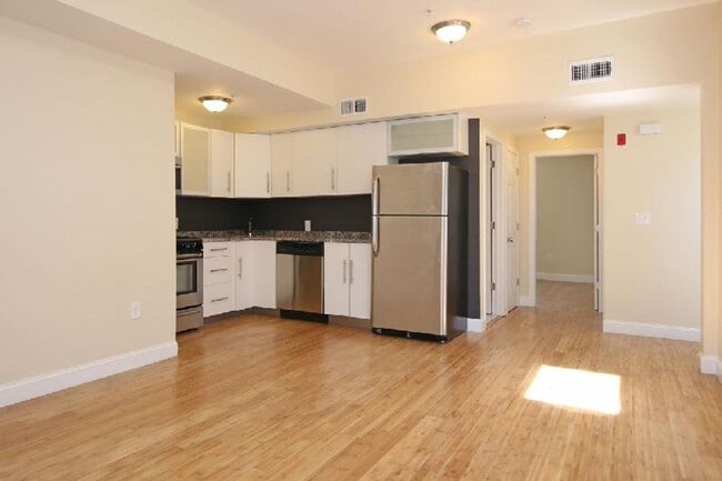 Photo - GORGEOUS 5 BED IN EAST BOSTON!!!