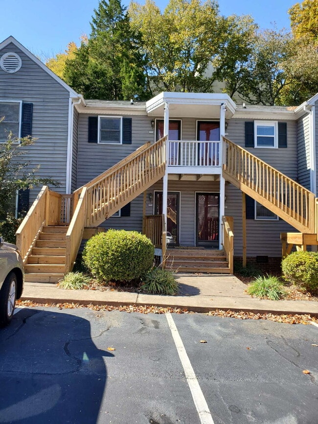 Building Photo - "Modern Comfort Awaits: Spacious 2-Bed, 2-... Unit 223