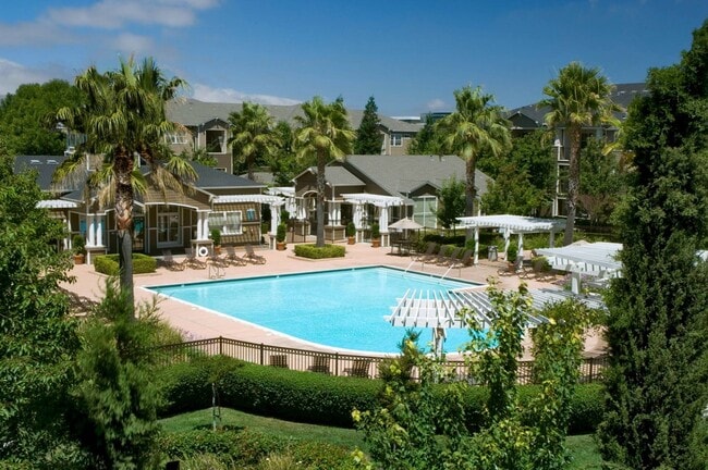 Building Photo - Fountains at Emerald Park Rental