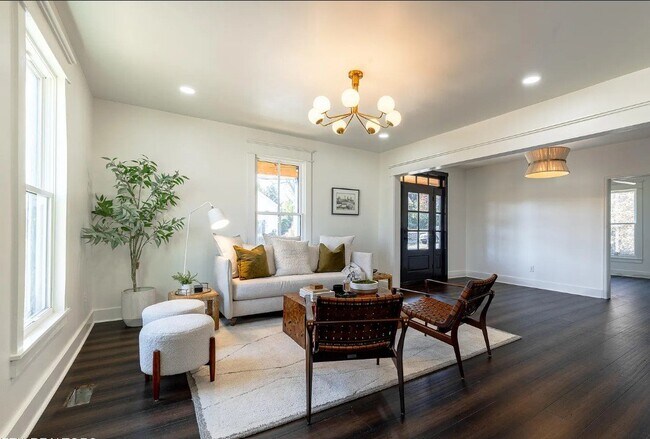Photo - 1017 Thompson Pl NE