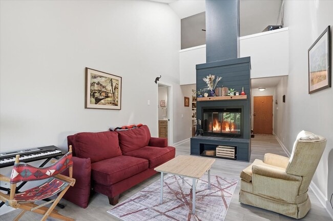 Building Photo - 311 Forest St Unit Newly Remodeled 2D