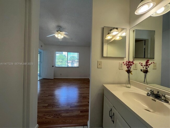 Photo - 11584 NW 44th St